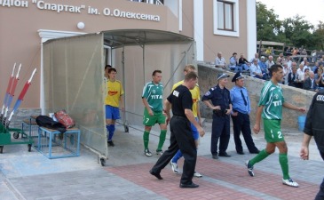 18 сентября. Мелитополь. На поле выходят Олком и Титан. В тот день фаворит сезона будет нещадно бит – 6:1, фото fctitan.titanexport.com
