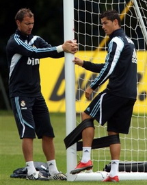 Ежи и португалец, АР