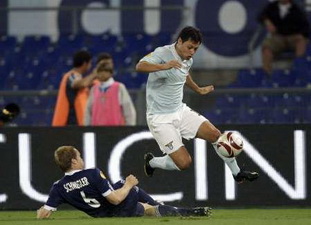 Мауро Сарате (сверху), Reuters