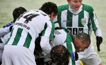 Игрок Карпат немало радовались в этом году, фото fckarpaty.lviv.ua