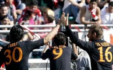 Вучинич радуется забитому голу, фото Reuters 