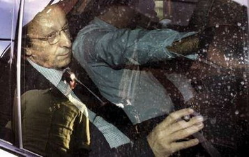 После судебных слушаний в 2006 Моджи был не слишком весел, фото Reuters