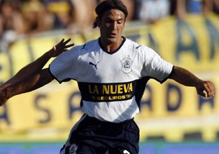 Фабиан Ринаудо, фото football.co.uk