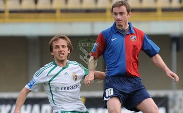 Воробей вошел в клуб 