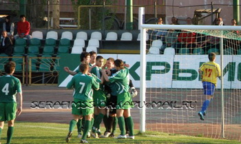 Титан триумфует, Армянск празднует, фото ФК Титан