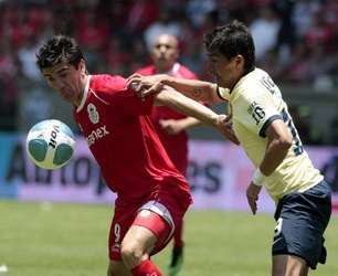 Мансилья (Толука) против Фернандо Лопеса (Америка), фото Reuters