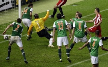 Олич забивает, фото АР