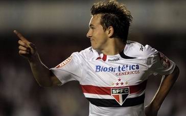 У Дагоберто хет-трик, AP