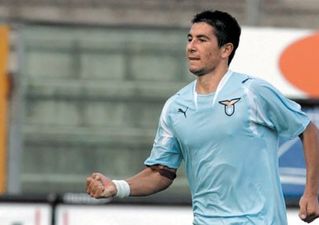 Счастливый обладатель самых дорогих бутс в мире, фото servimg.com