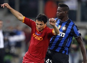 Бурдиссо против Балотелли, фото Reuters