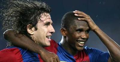 Карлес Пуйоль и Самуэль Это'О - герои года, фото uefa.com