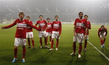 Игроки Спартака пытались успокоить фанатов, фото AP