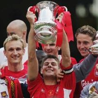 Стиви Джи с Кубком Англии-2006, АР