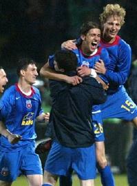 Апрель 2006. Игроки Стяуа празднуют выход в полуфинал Кубка УЕФА