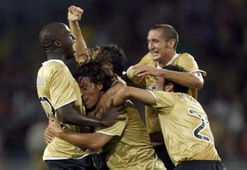 Празднуют гол Каморанези, Reuters