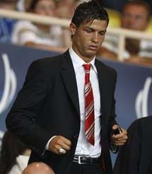 Роналду спешит на помощь, фото AP