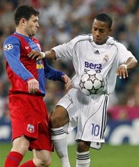 Робиньо показывает фокус Оприцэ, АР