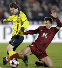 Семак против Месси, Reuters