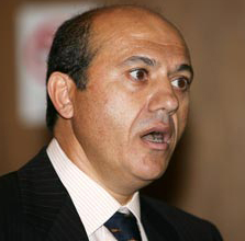 Хосе Мария Дель Нидо в роли Чужого